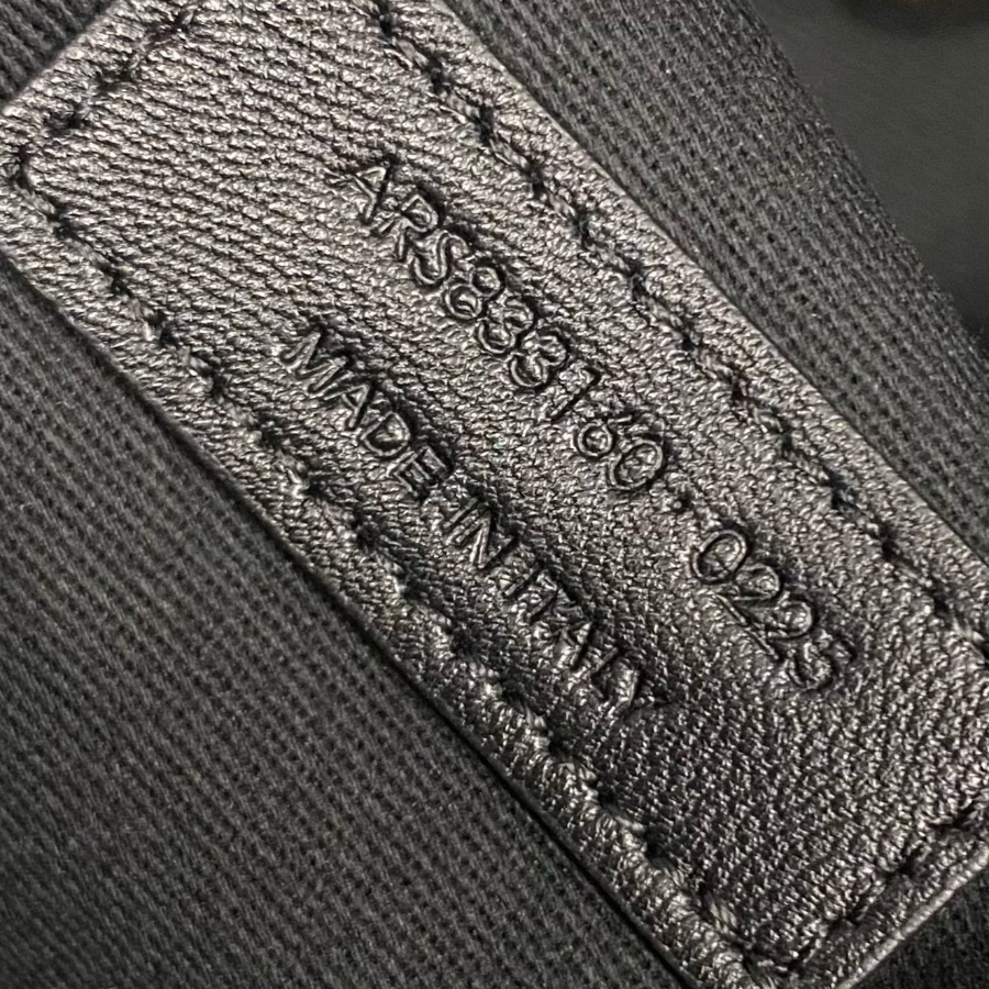 생로랑 가죽 소재의 Y 스몰 호보백 블랙 833160 2514.526cm09.jpg