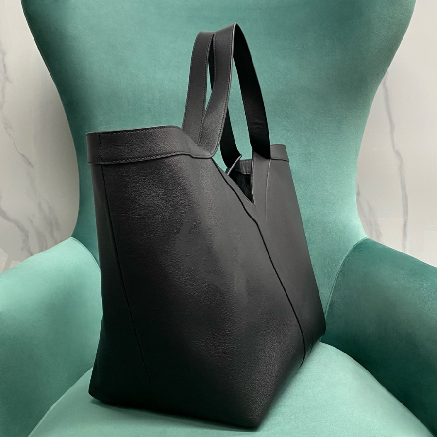 생로랑 가죽 소재의 Y 토트 817602 372333cm 블랙3.jpg