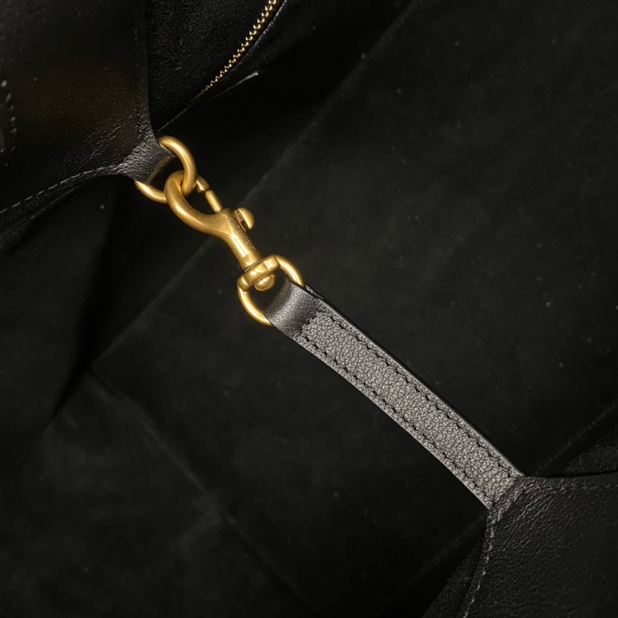 생로랑 가죽 소재의 Y 토트 817602 372333cm 블랙7.jpg