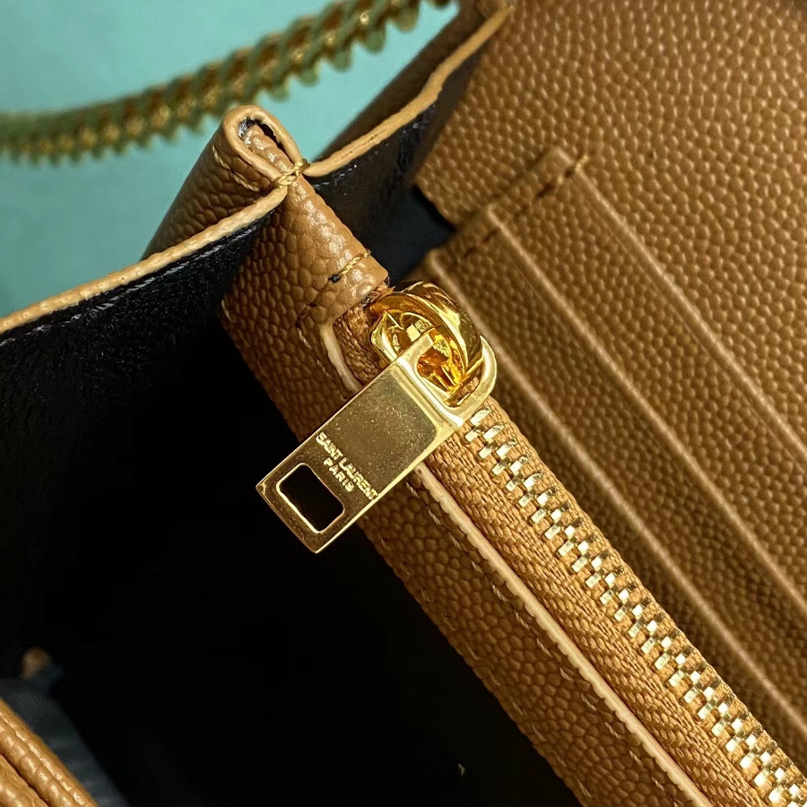 생로랑 그랑 드 뿌드르 가죽 소재 CASSANDER 클래식 체인 지갑 377828 22.5414cm 라이트 브라운8.jpg