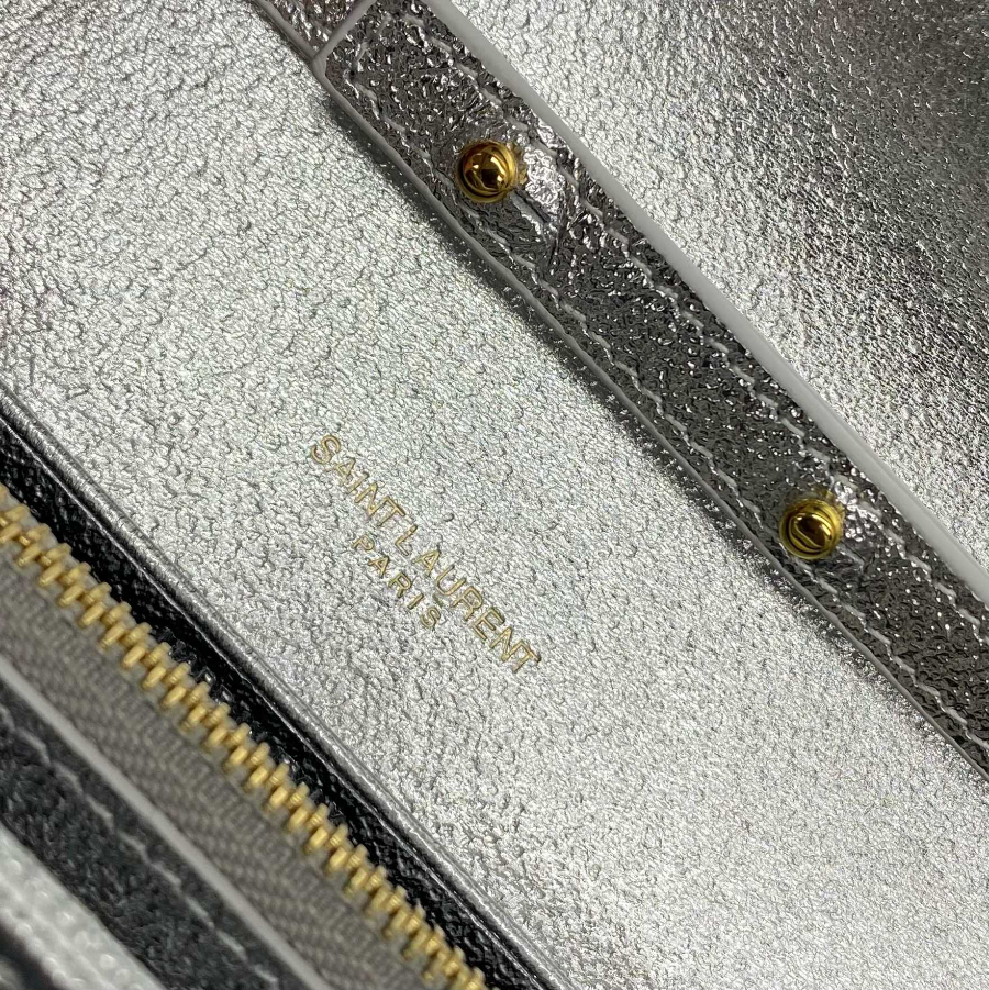 생로랑 그랑 드 뿌드르 가죽 소재 CASSANDER 클래식 체인 지갑 377828 22.5414cm 실버8.jpg