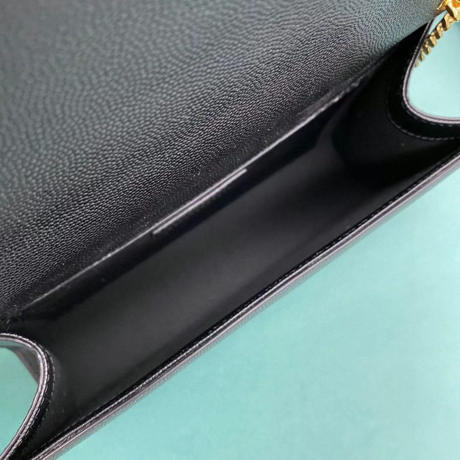 생로랑 그랑 드 뿌드르 엠보스 레더 골드 모노그램 케이트 미디움백 골드 체인 스트랩 블랙 364021 24514.5cm03.jpg