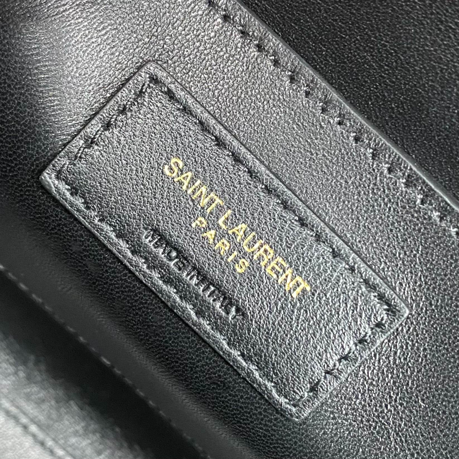 생로랑 그랑 드 뿌드르 엠보스드 가죽 소재의 CASSANDRA 미디엄 탑 핸들 백 그레이 623931 241019.5cm9.jpg