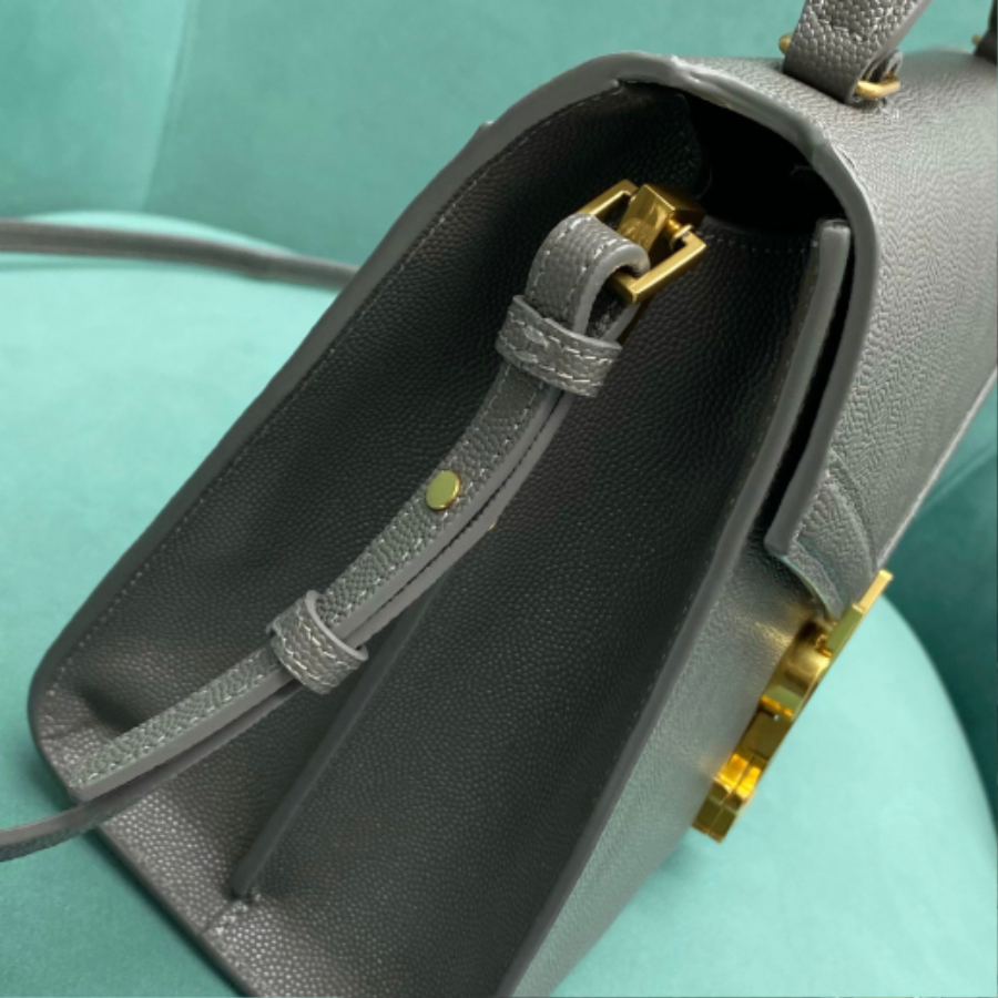 생로랑 그랑 드 뿌드르 엠보스드 가죽 소재의 CASSANDRA 미디엄 탑 핸들 백 그레이 623931 241019.5cm6.jpg