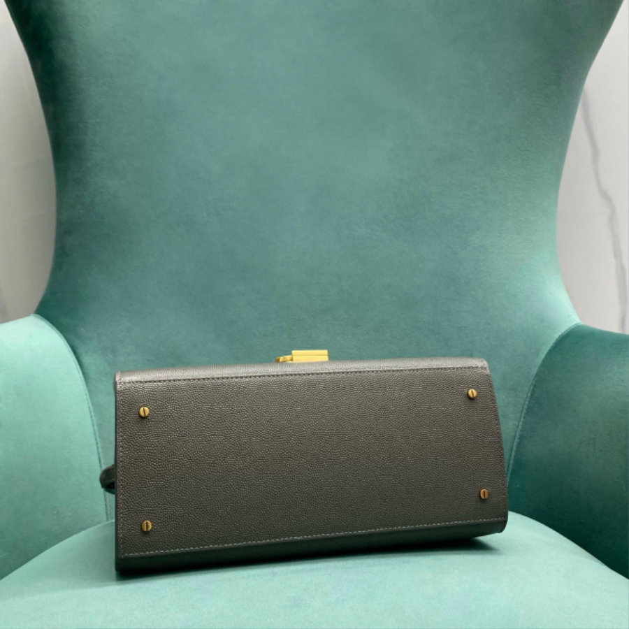 생로랑 그랑 드 뿌드르 엠보스드 가죽 소재의 CASSANDRA 미디엄 탑 핸들 백 그레이 623931 241019.5cm5.jpg