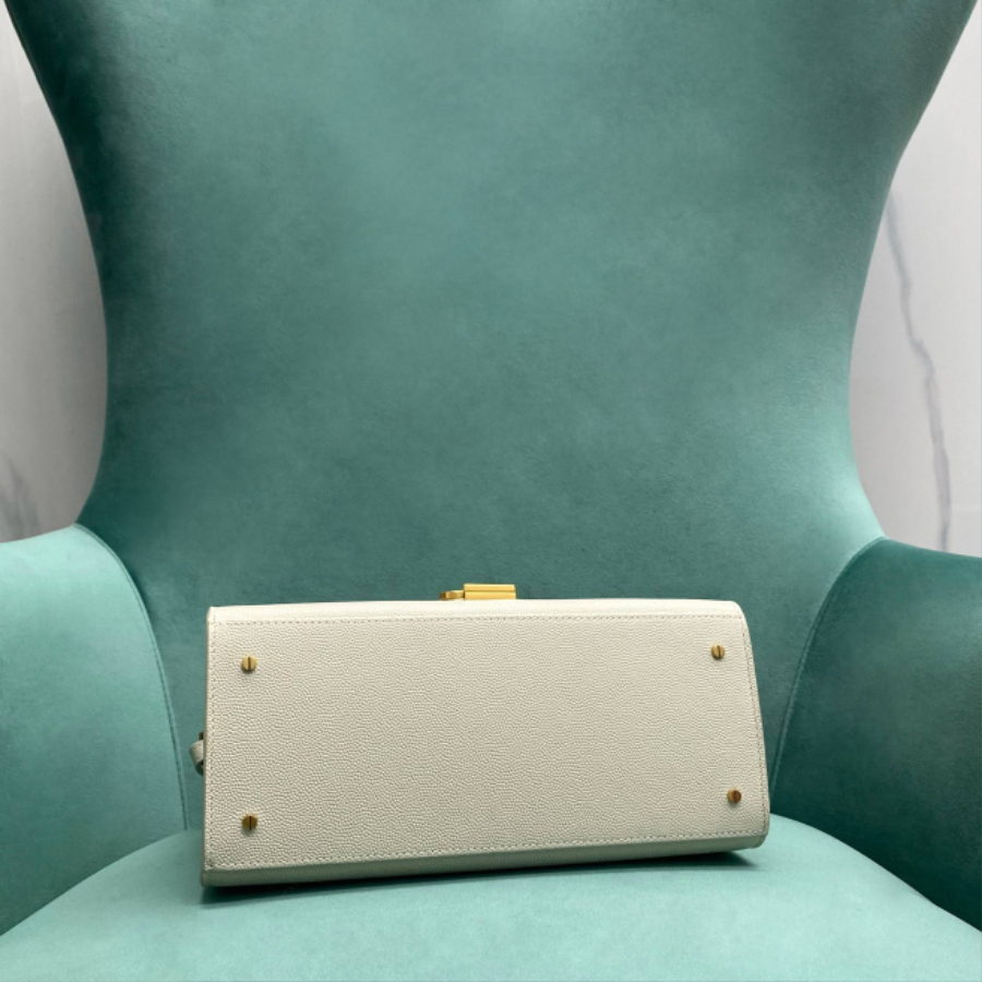 생로랑 그랑 드 뿌드르 엠보스드 가죽 소재의 CASSANDRA 미디엄 탑 핸들 백 화이트 623931 241019.5cm5.jpg