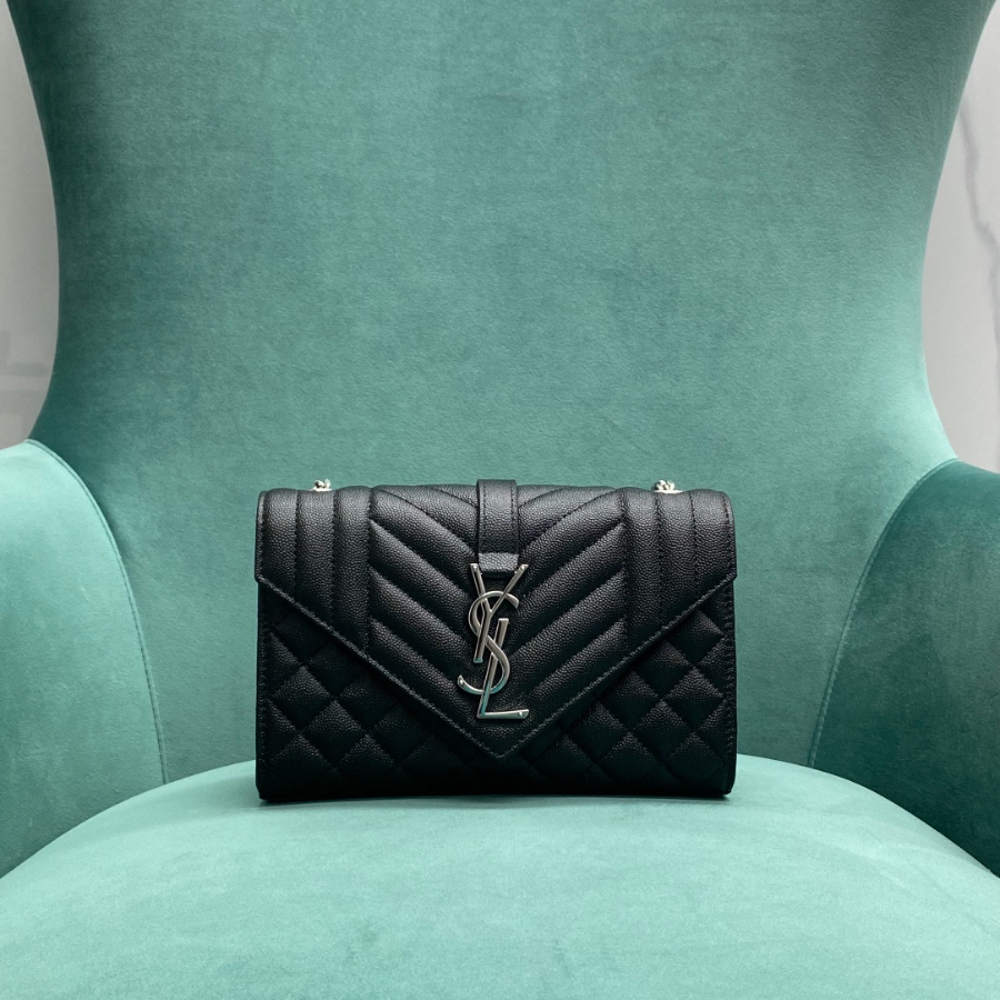생로랑 그랑 드 뿌드르 퀼팅 가죽 ENVELOPE 스몰 600195 21613cm 블랙 은장01.jpg