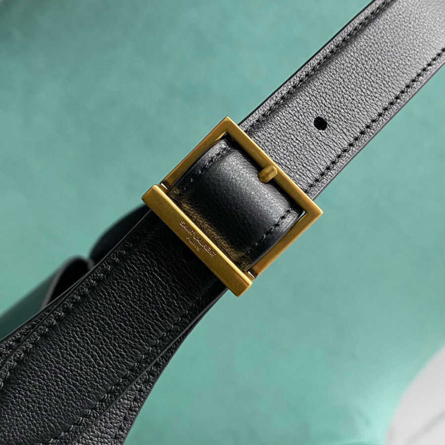 생로랑 그레인 가죽 소재 소몰 5 A 7 713938 229.521.5cm 블랙 골드7.jpg