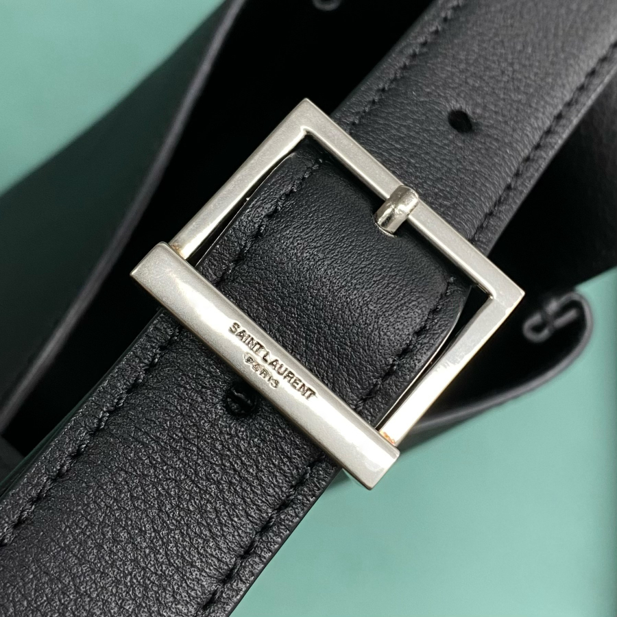 생로랑 그레인 가죽 소재 소몰 5 A 7 713938 229.521.5cm 블랙 실버6.jpg