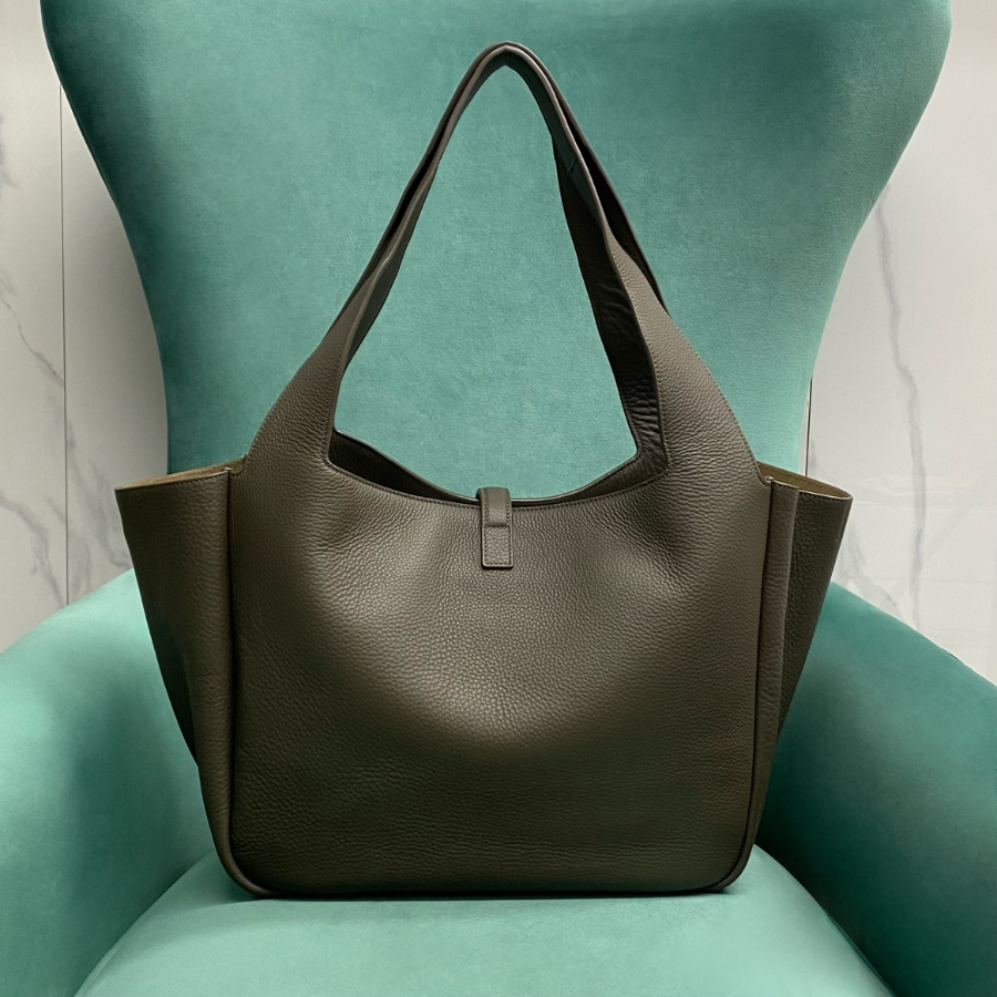 생로랑 그레인 가죽 소재의 LE 5 A 7 BEA 763435 502818cm 올리브2.jpg