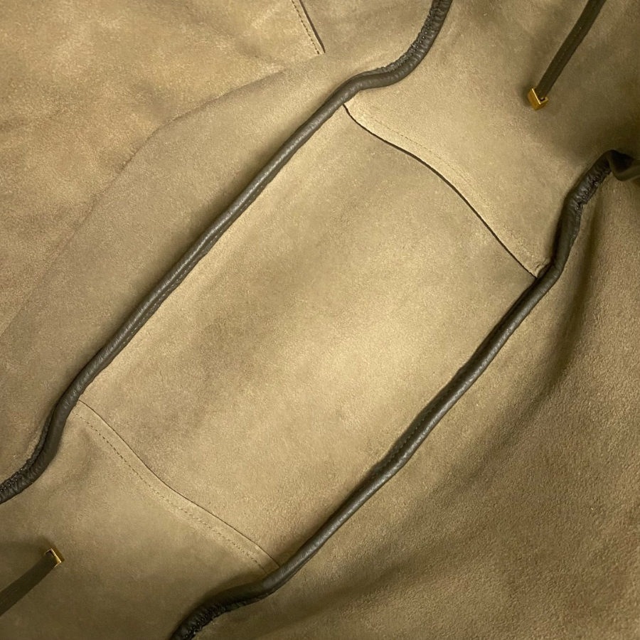 생로랑 그레인 가죽 소재의 LE 5 A 7 BEA 763435 502818cm 올리브5.jpg