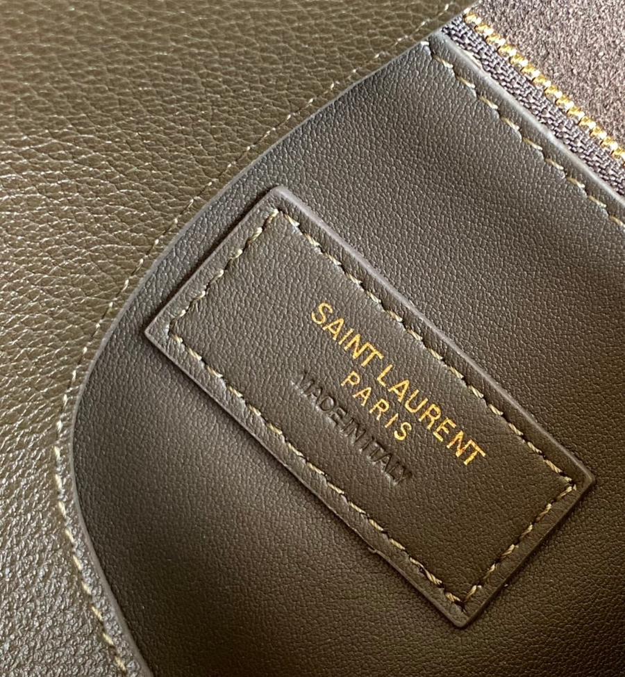 생로랑 그레인 가죽 소재의 LE 5 A 7 소프트 라지백 753837 301331cm 다크 올리브5.jpg