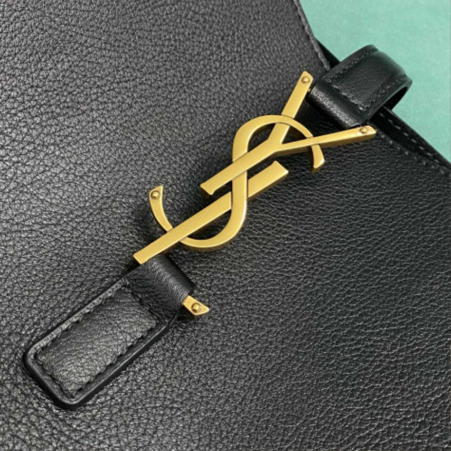 생로랑 그레인 가죽 소재의 LE 5 A 7 소프트 라지백 753837 301331cm 블랙5.jpg