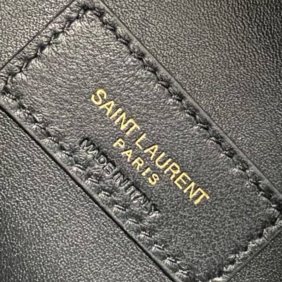 생로랑 그레인 가죽 소재의 LE 5 A 7 소프트 라지백 753837 301331cm 블랙9.jpg