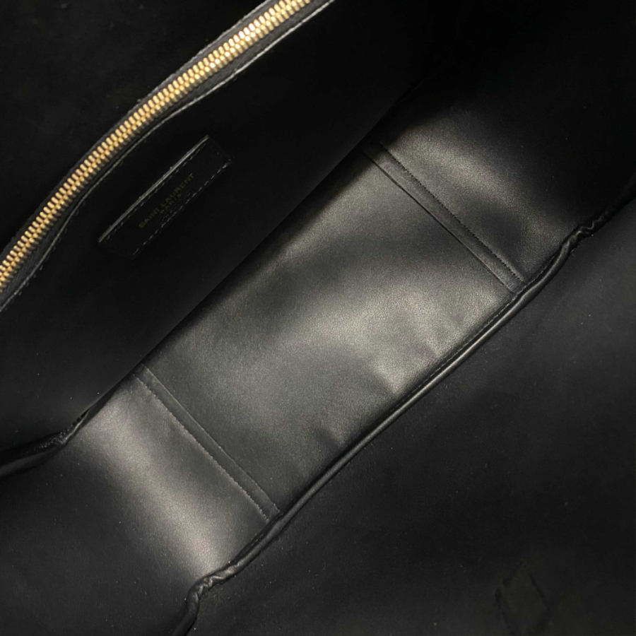 생로랑 그레인 가죽 소재의 LE 5 A 7 소프트 라지백 753837 301331cm 블랙7.jpg