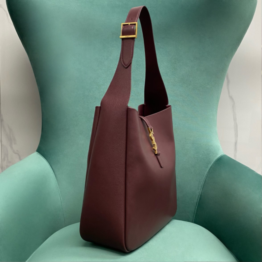 생로랑 그레인 가죽 소재의 LE 5 A 7 소프트 라지백 753837 301331cm 와인4.jpg