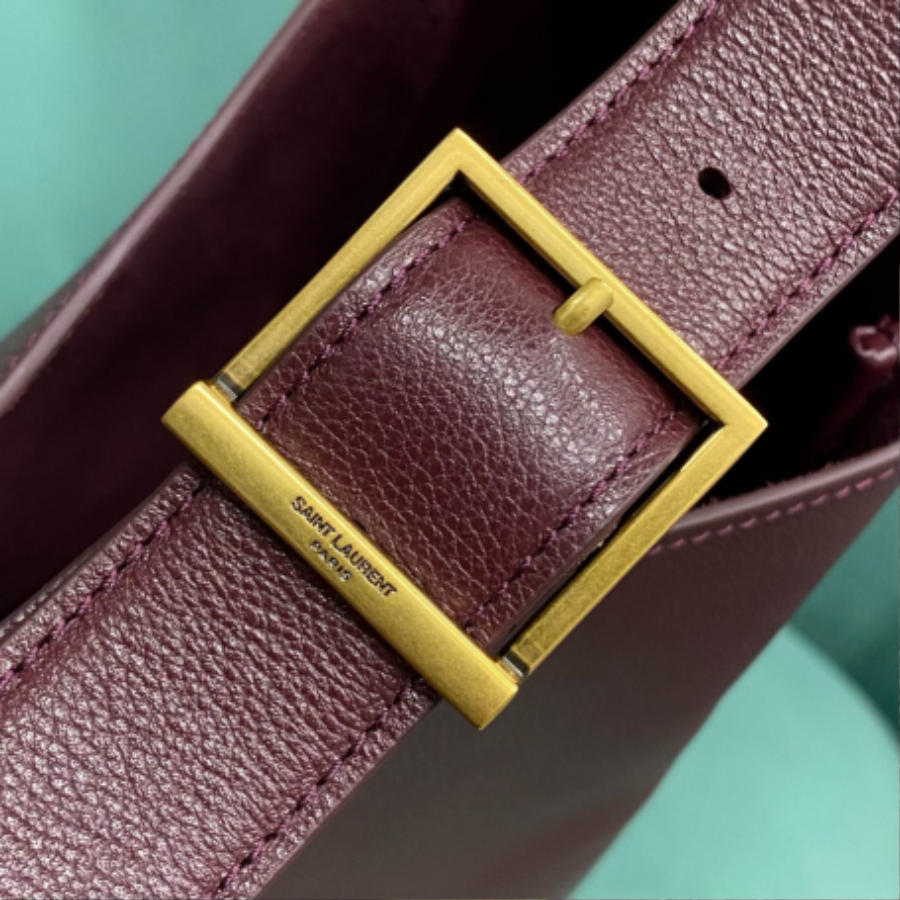 생로랑 그레인 가죽 소재의 LE 5 A 7 소프트 라지백 753837 301331cm 와인7.jpg