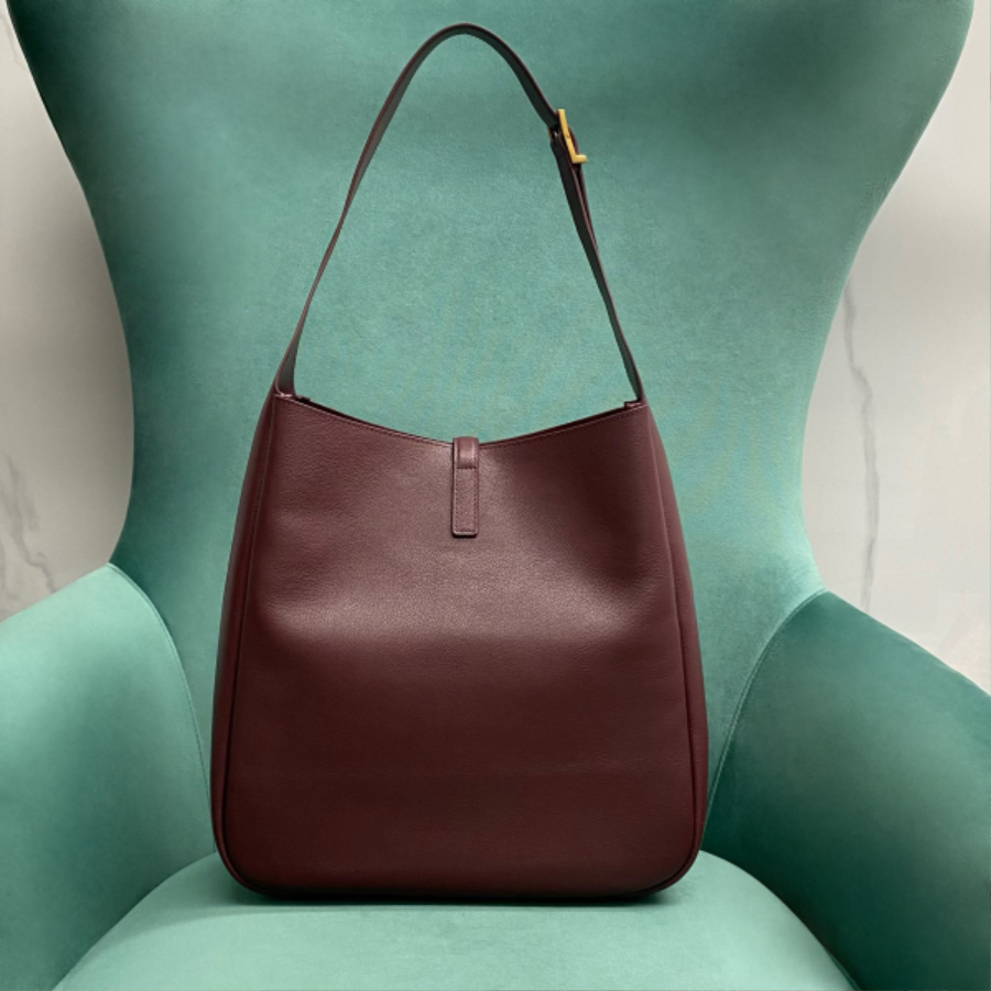 생로랑 그레인 가죽 소재의 LE 5 A 7 소프트 라지백 753837 301331cm 와인2.jpg