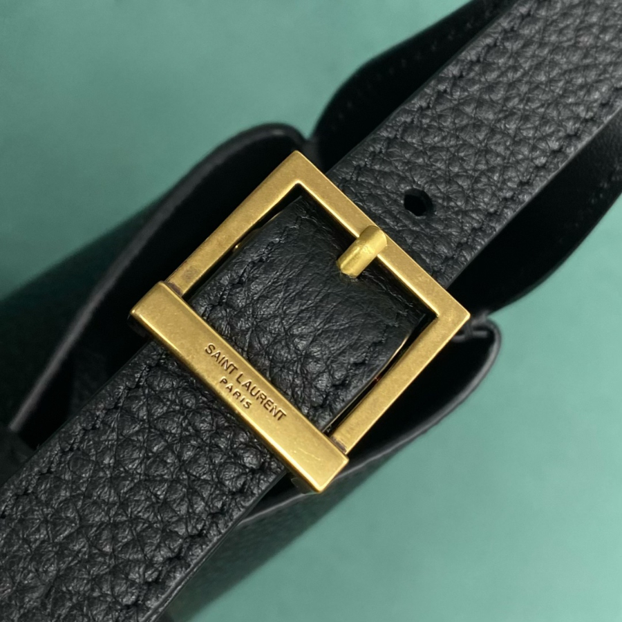 생로랑 그레인 가죽 소재의 유영한 LE 5 A 7 베이비백 809461 15716cm 블랙6.jpg