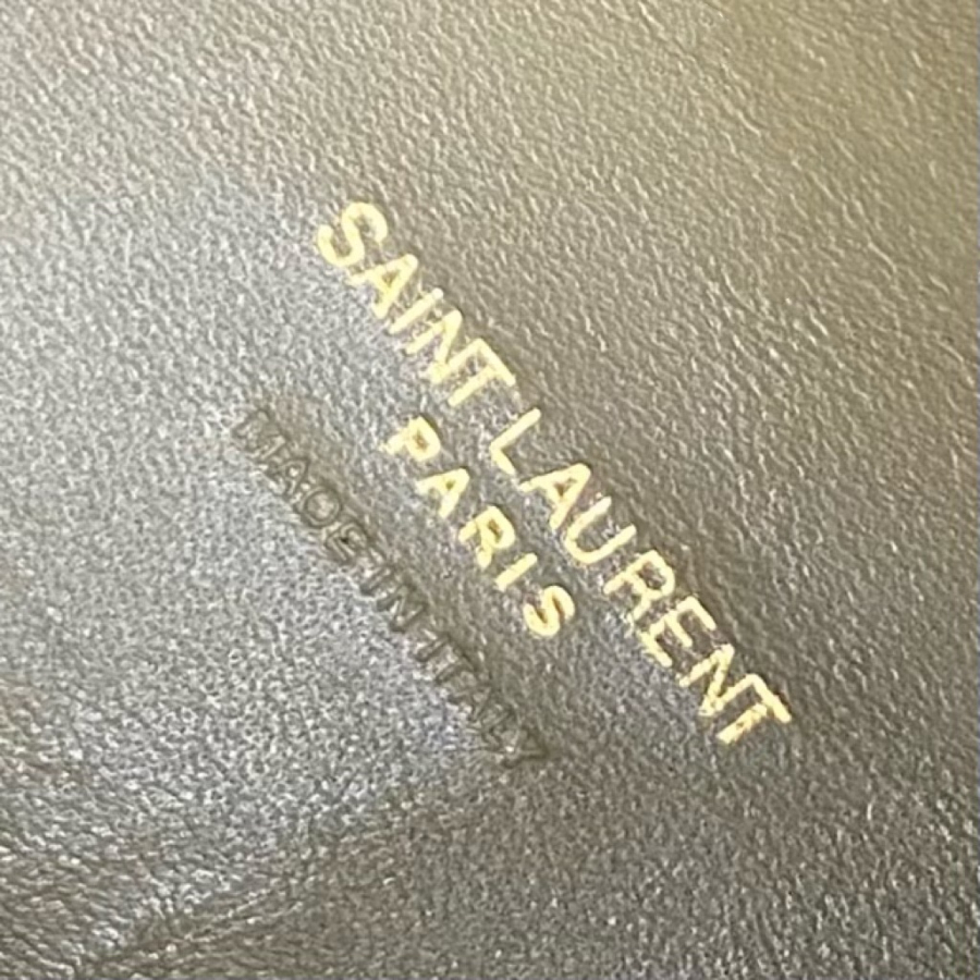 생로랑 그레인 가죽 소재의 유영한 LE 5 A 7 베이비백 809461 15716cm 올리브9.jpg