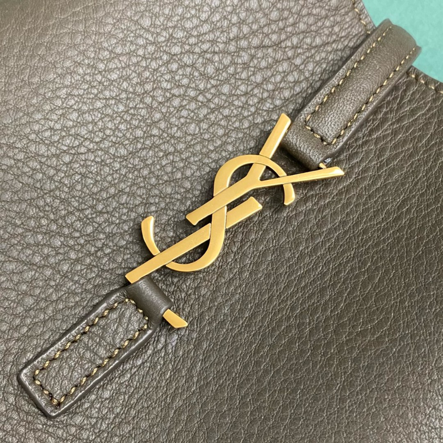 생로랑 그레인 가죽 소재의 유영한 LE 5 A 7 베이비백 809461 15716cm 올리브7.jpg