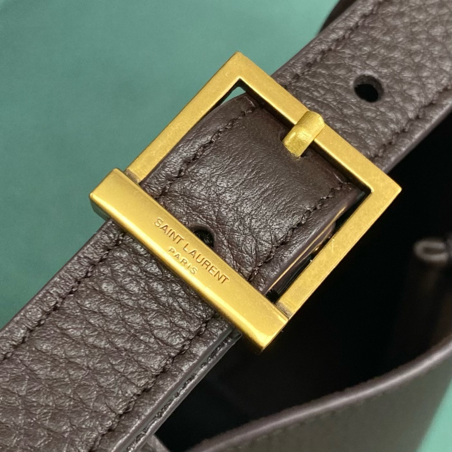 생로랑 그레인 가죽 소재의 유영한 LE 5 A 7 베이비백 809461 15716cm 초콜릿07.jpg