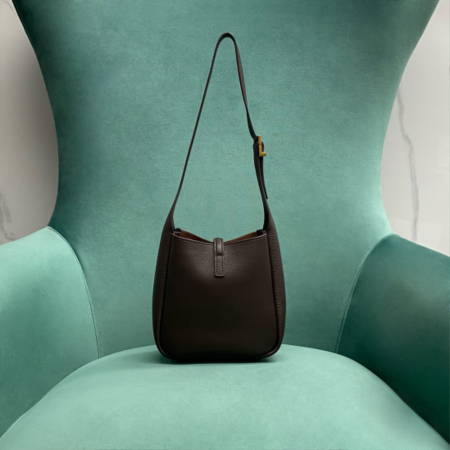 생로랑 그레인 가죽 소재의 유영한 LE 5 A 7 베이비백 809461 15716cm 초콜릿02.jpg