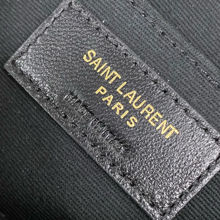 생로랑 그레인 램스킨 소재 NIKI 미니 아이보리 828736 1812.55cm11.jpg