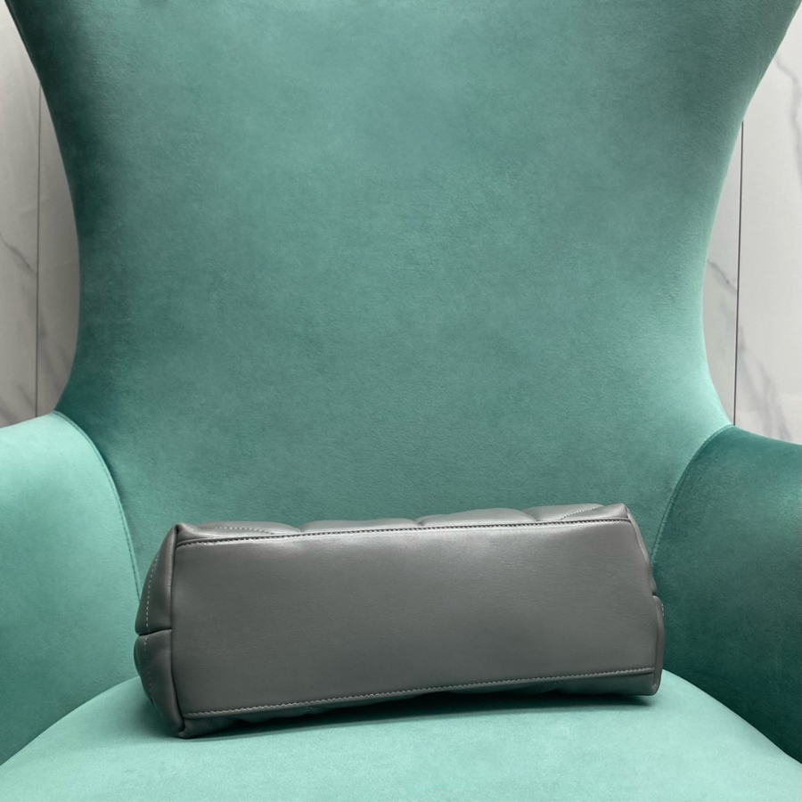 생로랑 나파 퀼팅 가죽 소재 PUFFER 스몰 577476 281118cm 그레이4.jpg