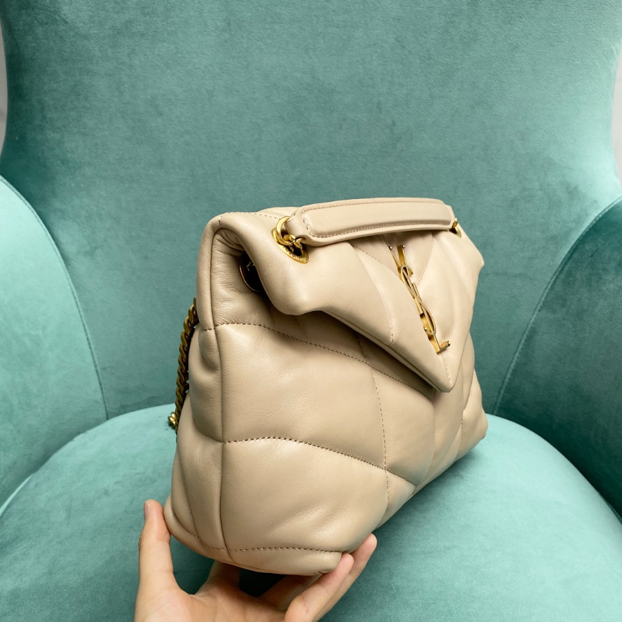 생로랑 나파 퀼팅 가죽 소재 PUFFER 스몰 577476 281118cm 다크 베이지3.jpg