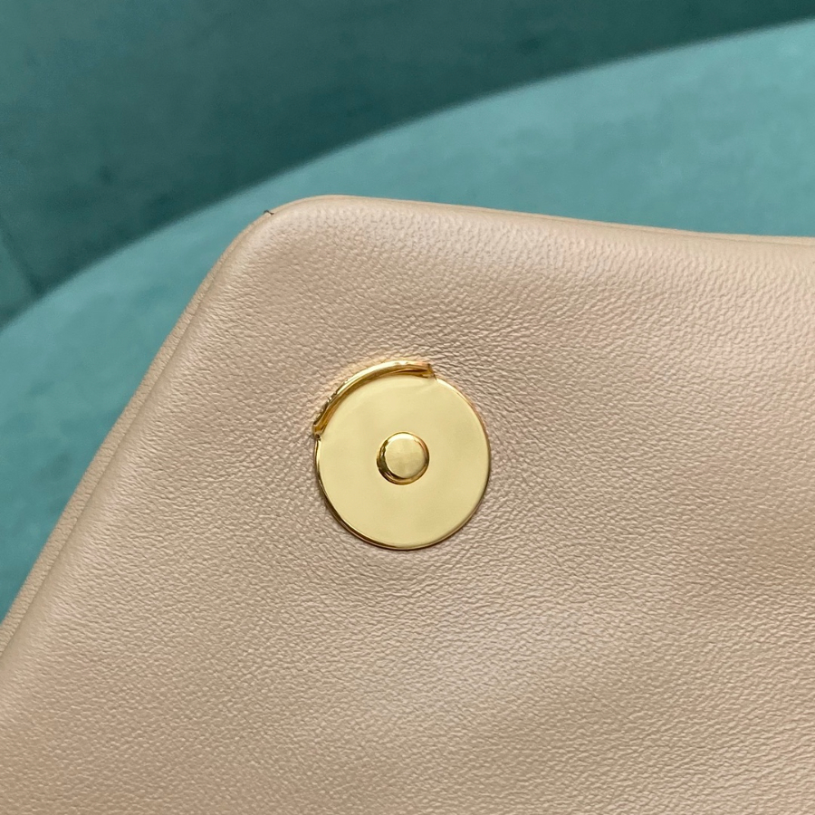 생로랑 나파 퀼팅 가죽 소재 PUFFER 스몰 577476 281118cm 다크 베이지7.jpg