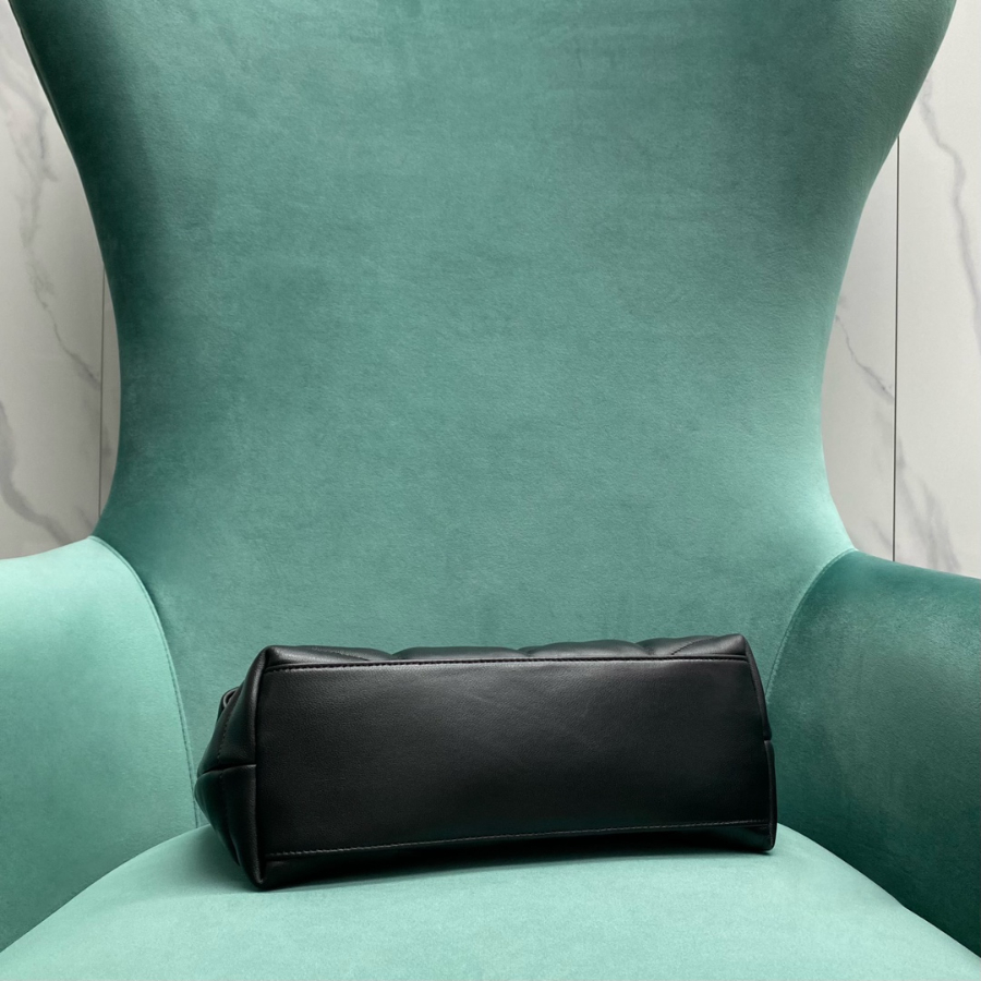 생로랑 나파 퀼팅 가죽 소재 PUFFER 스몰 577476 281118cm 블랙 배색로고4.jpg