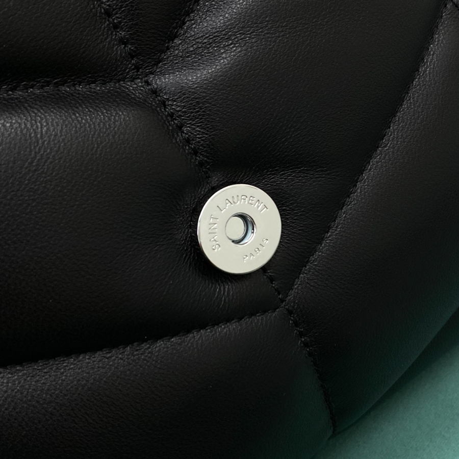 생로랑 나파 퀼팅 가죽 소재 PUFFER 스몰 577476 281118cm 블랙 은장8.jpg