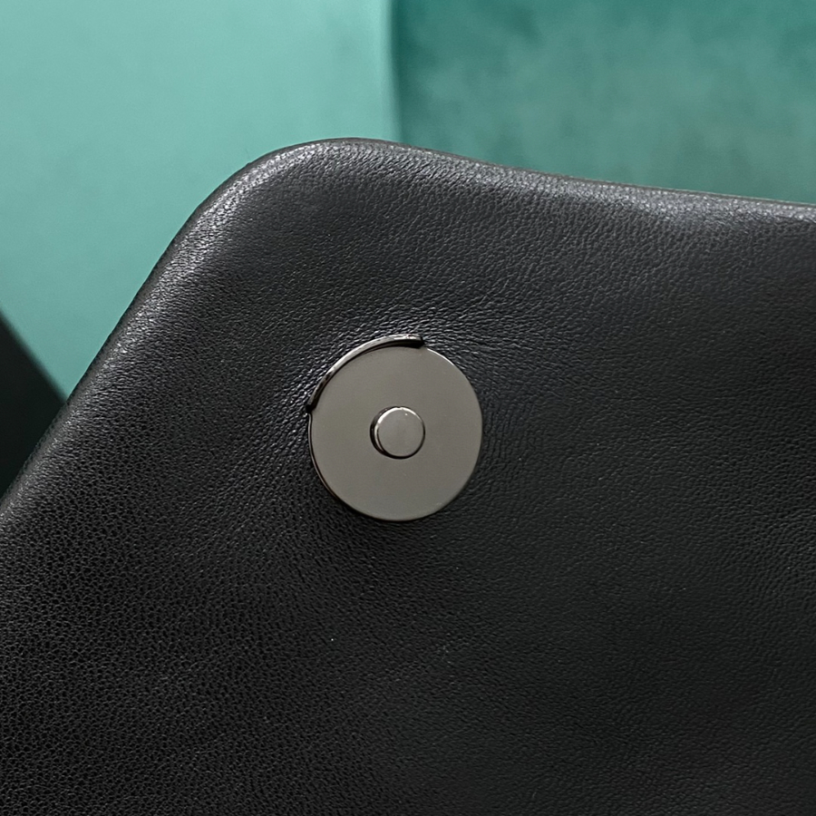 생로랑 나파 퀼팅 가죽 소재 PUFFER 스몰 577476 281118cm 쏘 블랙6.jpg