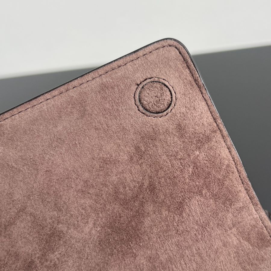 보테가베네타 노투르노백7.jpg