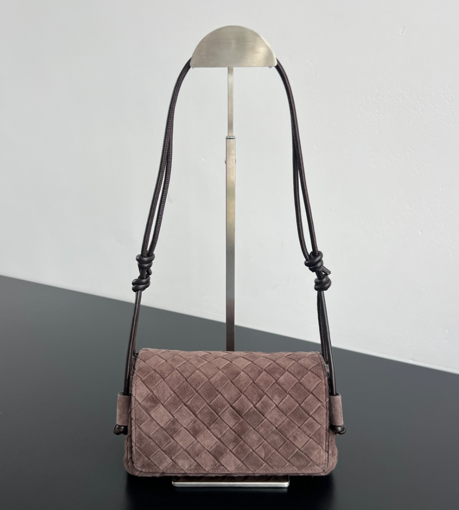 보테가베네타 노투르노백1 (1).jpg