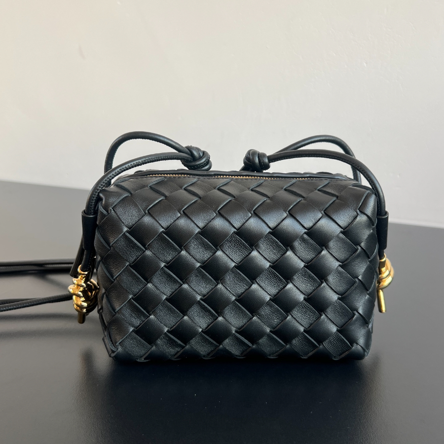 보테가베네타 미니루프카메라백1.jpg