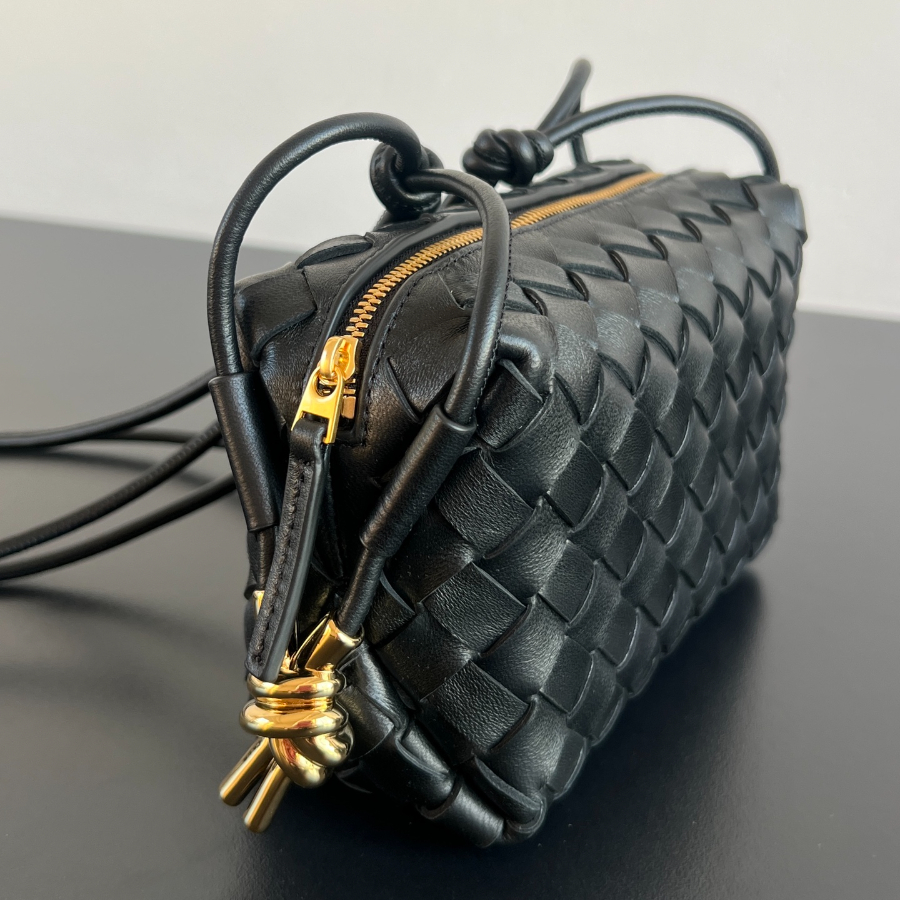 보테가베네타 미니루프카메라백2.jpg