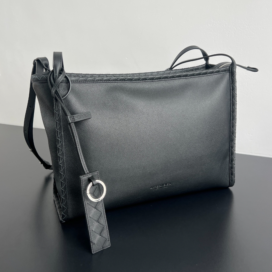 보테가베네타 코리에르메신저백1.jpg