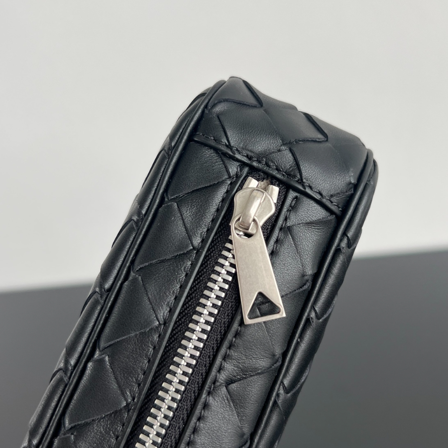 보테가베네타 클러치4.jpg