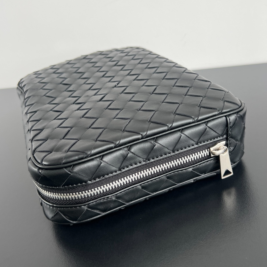 보테가베네타 클러치2.jpg