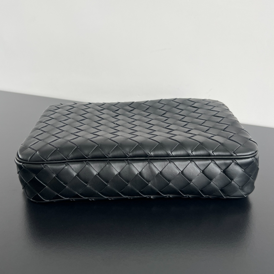 보테가베네타 클러치3.jpg