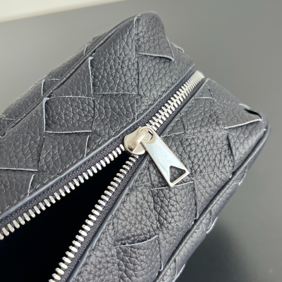 보테가베네타 트래블파우치7.jpg