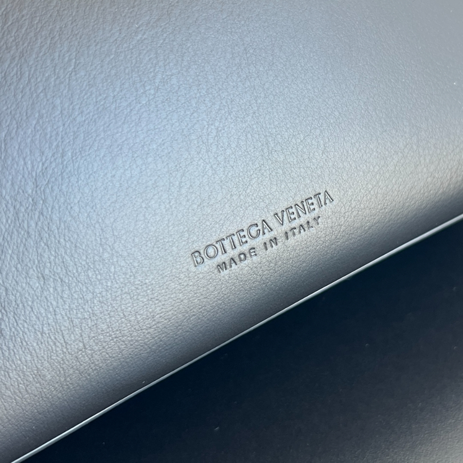 보테가베네타 안디아모미디엄탑핸들백8.jpg