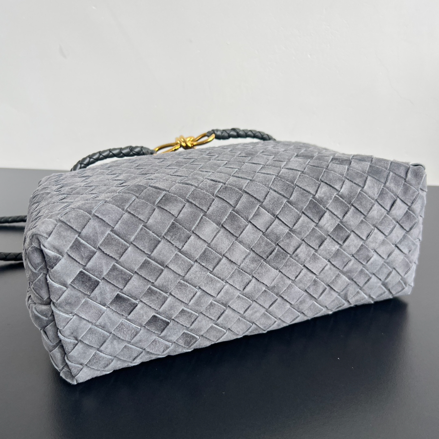 보테가베네타 안디아모미디엄토트백5.jpg