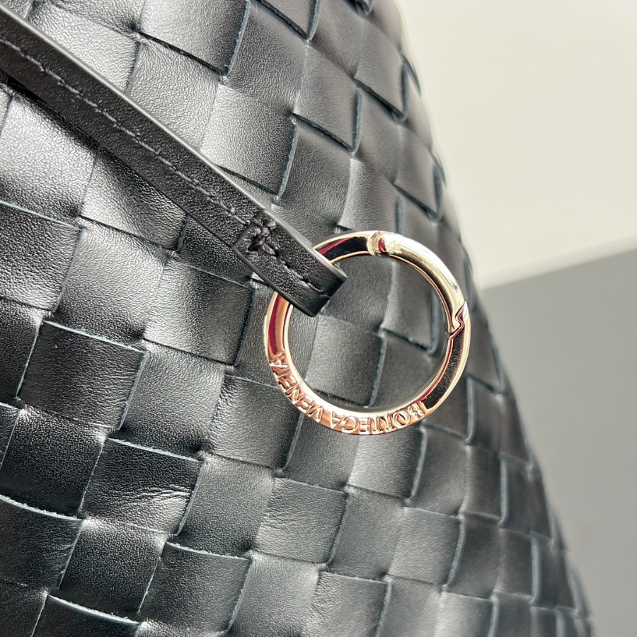 보테가베네타 애비뉴버킷백6.jpg