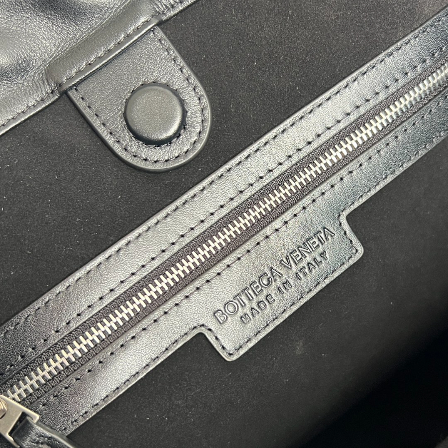 보테가베네타 애비뉴버킷백7.jpg