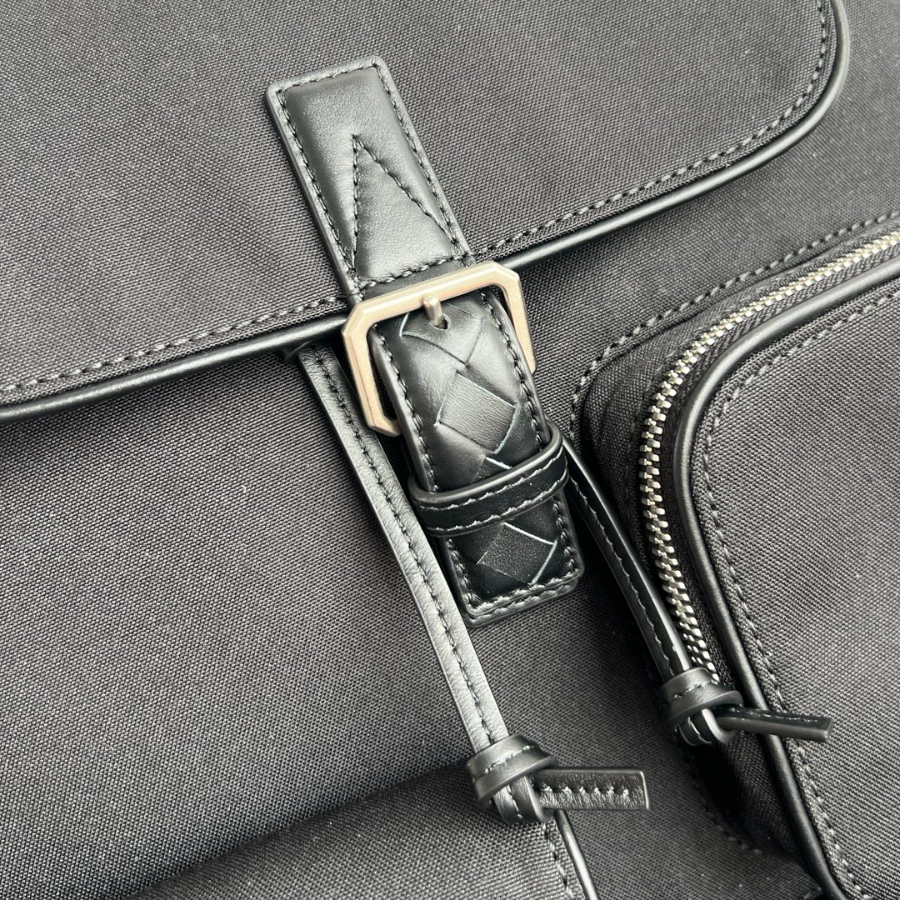 보테가베네타 크로스로드멀티포켓백팩06.jpg