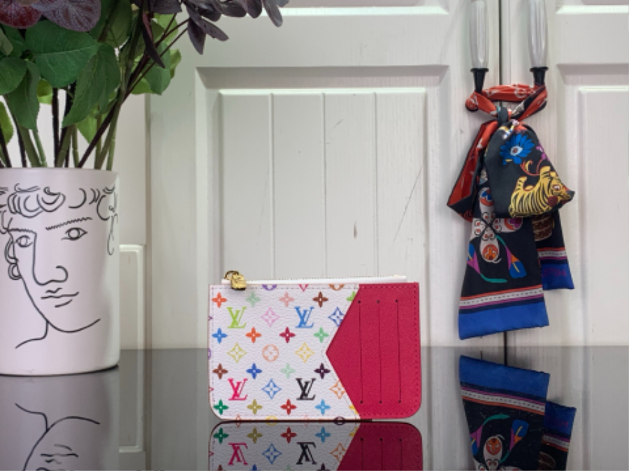 루이비통 LV x TM 로미 카드 홀더 화이트 M27706 80.812cm2.jpg