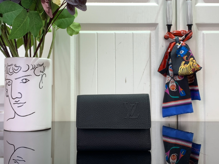 루이비통 LV 월릿 11.592.5cm M26250 블랙1.jpg